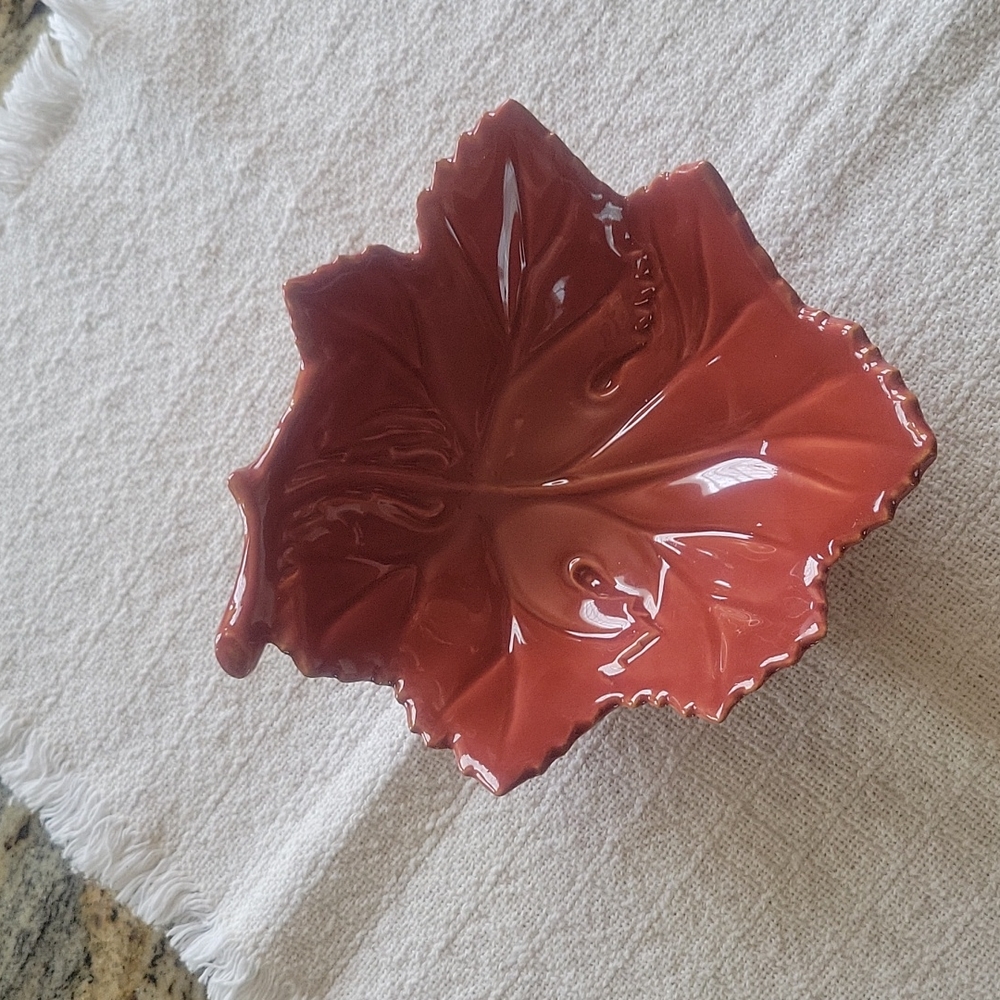 VIETRI rusty color autumn small  grape leaf bowl🇮🇹